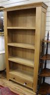 A modern oak open bookcase w.98cm                                                                                                      