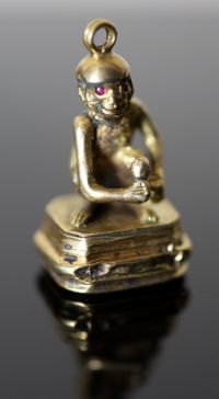 A 19th century gold and black onyx? set seal,                                                                                          