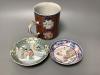 An 18th century Chinese export tankard and two 18th/19th century saucer dishes, tallest 13cm                                                                                                                                