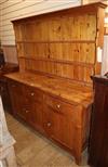 A pine dresser W.160cm                                                                                                                 