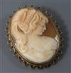 A 9ct gold oval cameo brooch, 51mm.                                                                                                    