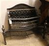 A George III style iron fire grate W.72cm                                                                                              