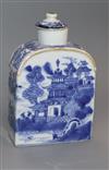 A Chinese Qianlong period blue and white tea caddy H.13cm                                                                              