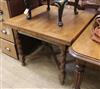 A 1920's oak drawleaf table                                                                                                            