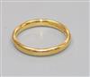 A 22ct gold wedding band.                                                                                                              