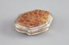 A George III silver snuff box with inset 'fossilised' agate cover                                                                                                                                                           