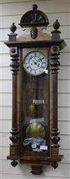 A walnut Vienna regulator W. 43cm                                                                                                      