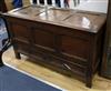 An oak mule chest W.125cm                                                                                                              