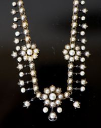 An Edwardian gold and pearl set necklace,                                                                                              