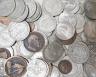 A group of 19th/20th century UK and World coins including florins and crowns                                                                                                                                                