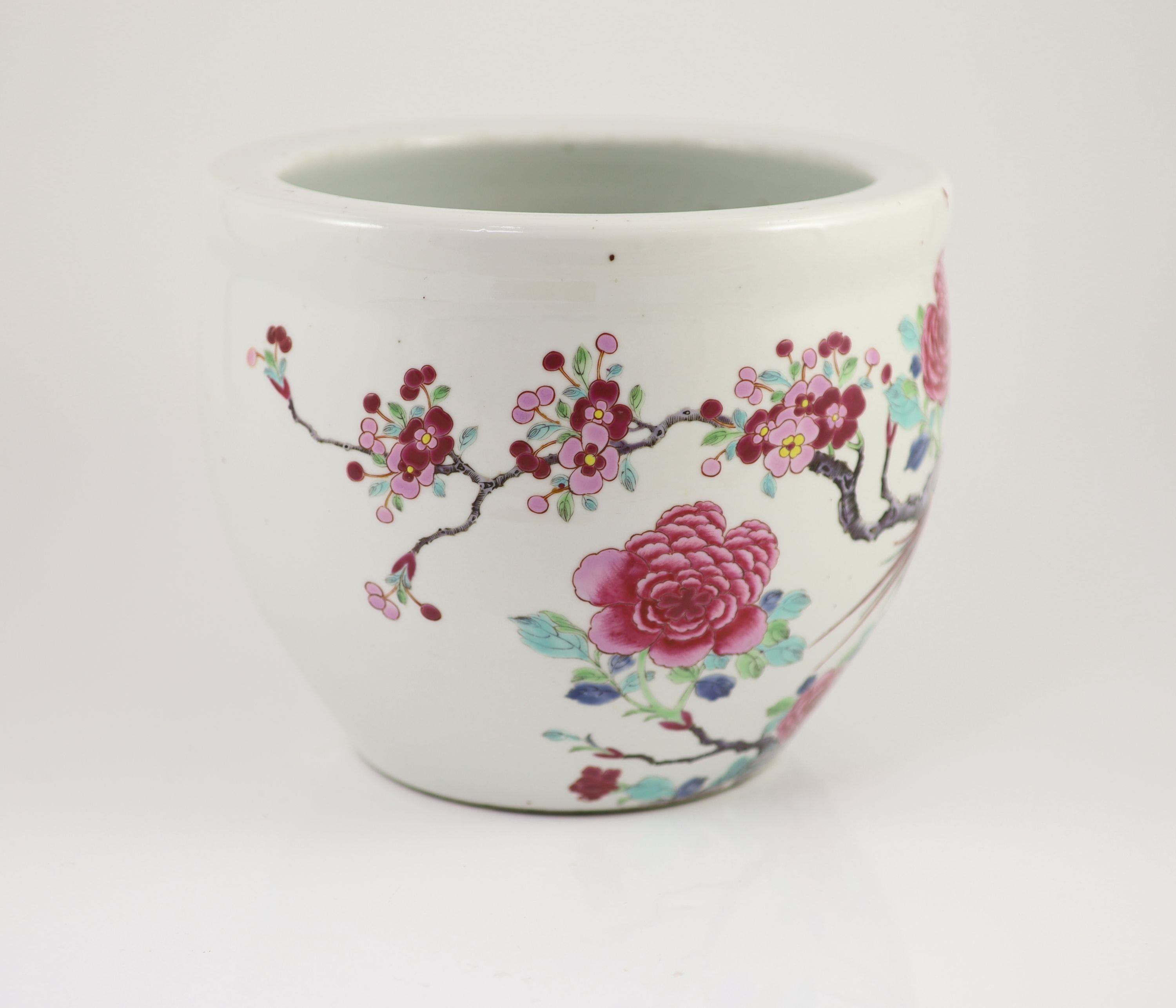 A Chinese famille rose jardiniere, early 19th century, 26 cm diameter, 20.5 cm high