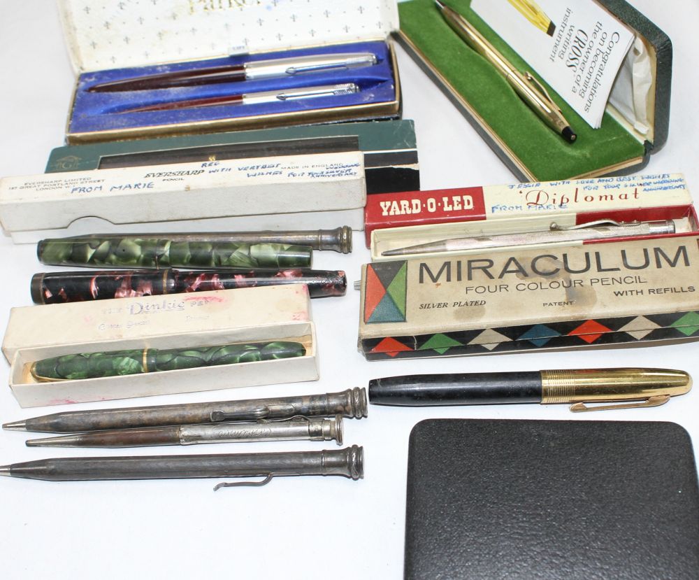 A group of assorted fountain pens and propelling pencils