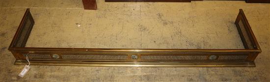 A pierced brass fender, Length 134cm A pierced brass fender, Length 134cm