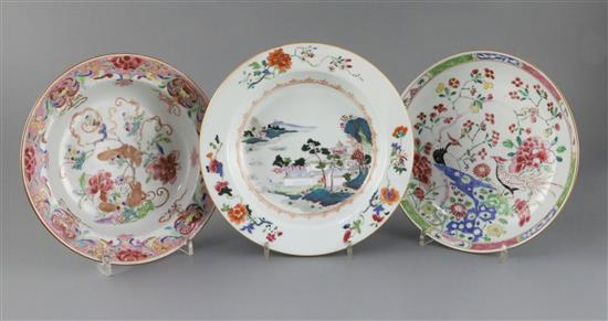 Three Chinese export famille rose dishes, Qianlong period, 22 -23cm (3) Three Chinese export famille rose dishes, Qianlong period, 22 -23cm (3)