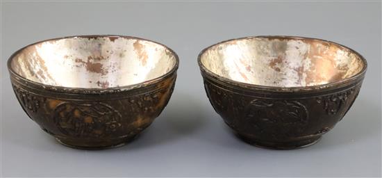 A pair of Chinese coconut bowls, 18th century, D. 12cm A pair of Chinese coconut bowls, 18th century, D. 12cm