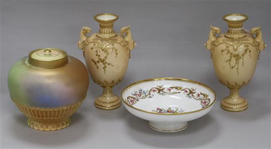 A small collection of Royal Worcester ceramics, H 16.5cm (largest) A small collection of Royal Worcester ceramics, H 16.5cm (largest)