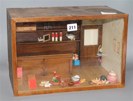 A shop diorama length 37cm