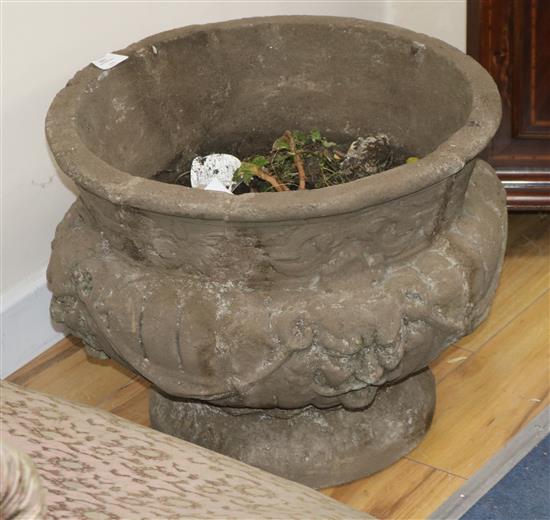 A garden urn W.50cm A garden urn W.50cm