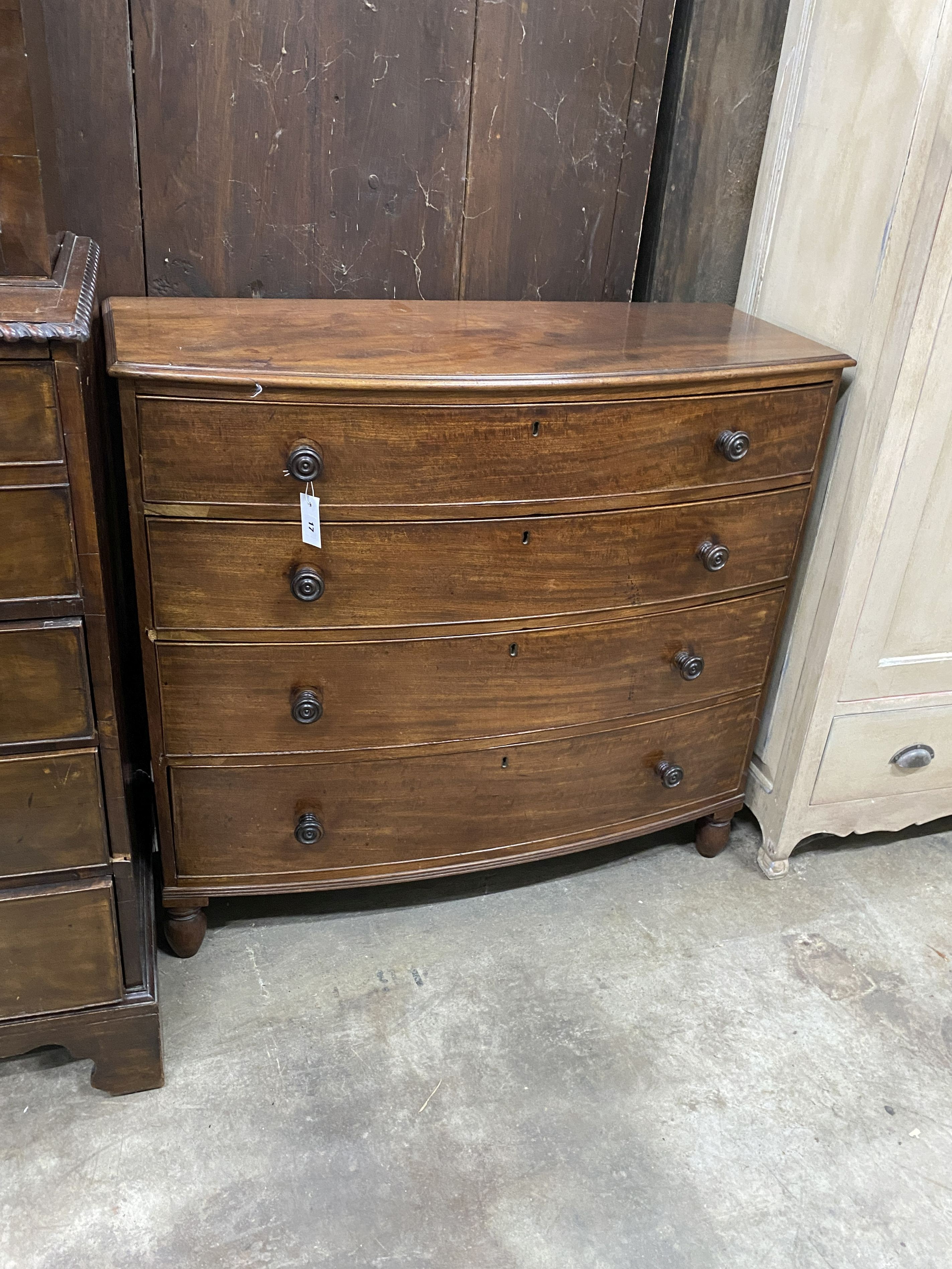 An early 19th century mahogany bowfront chest of drawers, width 119cm, depth 45cm, height 101cm