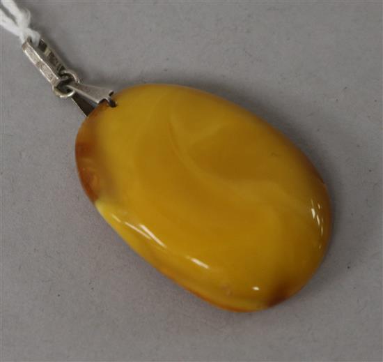 A raw amber oval pendant, gross weight 7 grams, 38mm. A raw amber oval pendant, gross weight 7 grams, 38mm.