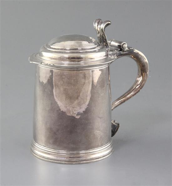 A Queen Anne Britannia standard silver lidded tankard, by Seth Lofthouse? 16.5 oz. A Queen Anne Britannia standard silver lidded tankard, by Seth Lofthouse? 16.5 oz.