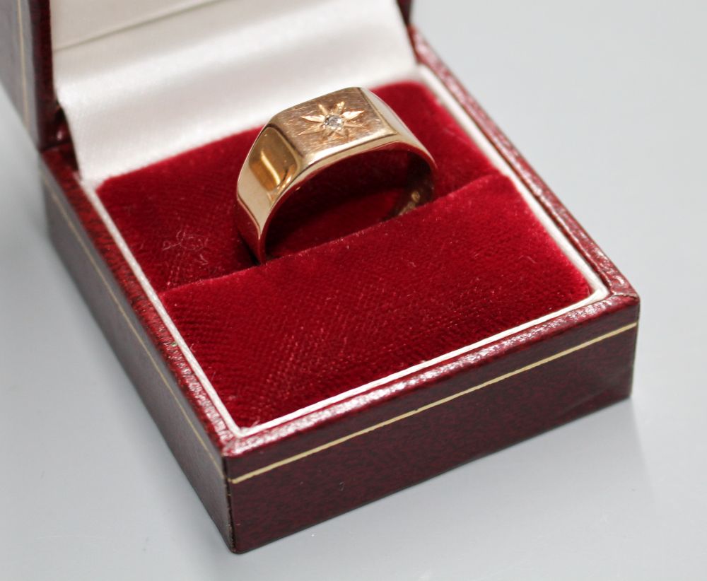 A George V 9ct gold and diamond chip set signet ring, Birmingham, 1929,