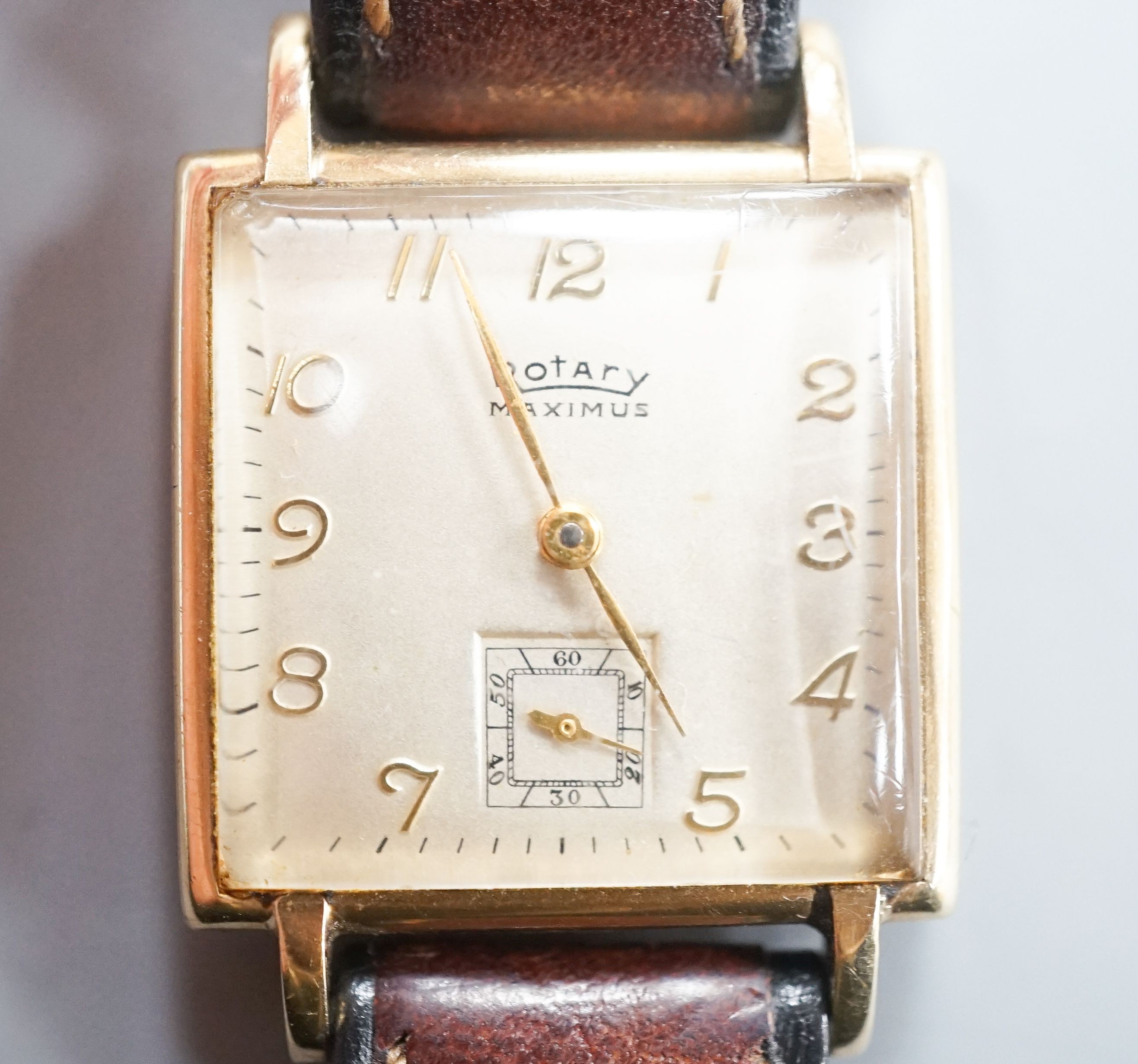 A gentleman's late 1940's 9ct gold Rotary Maximus manual wind wrist watch, on a leather strap, cased diameter 25mm, gross 23.3 grams (a.f.)