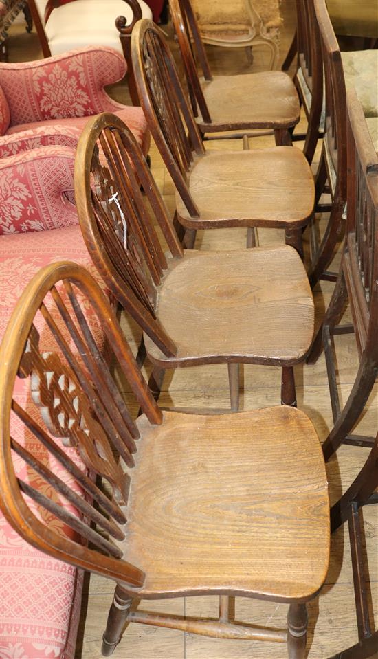 Four Windsor chairs Four Windsor chairs