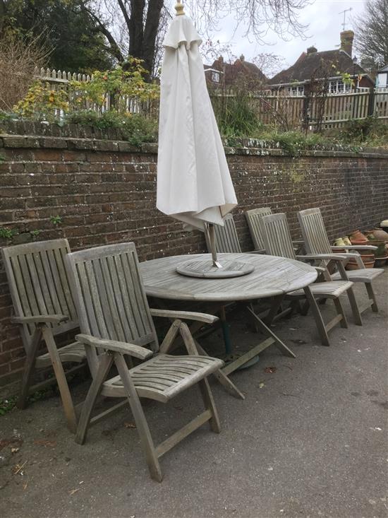 Circular garden table, chairs & parasol Sale 071215 - Lot 911