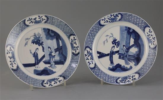 A pair of Chinese blue and white ladies plates, Kangxi period, Diam.21cm A pair of Chinese blue and white ladies plates, Kangxi period, Diam.21cm