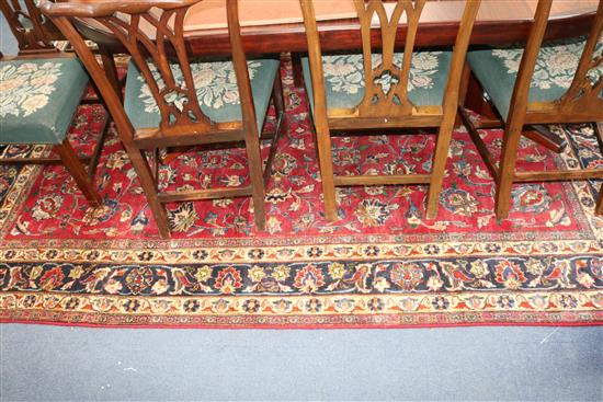 A Tabriz rug 300 x 195cm A Tabriz rug 300 x 195cm