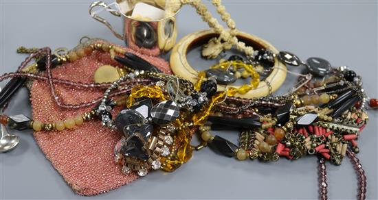 A group of assorted costume jewellery etc. A group of assorted costume jewellery etc.