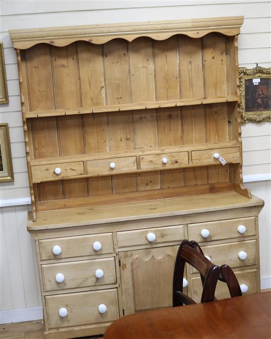 A pine dresser W.150cm A pine dresser W.150cm
