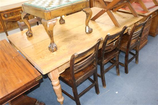 A pine kitchen table W.187cm A pine kitchen table W.187cm