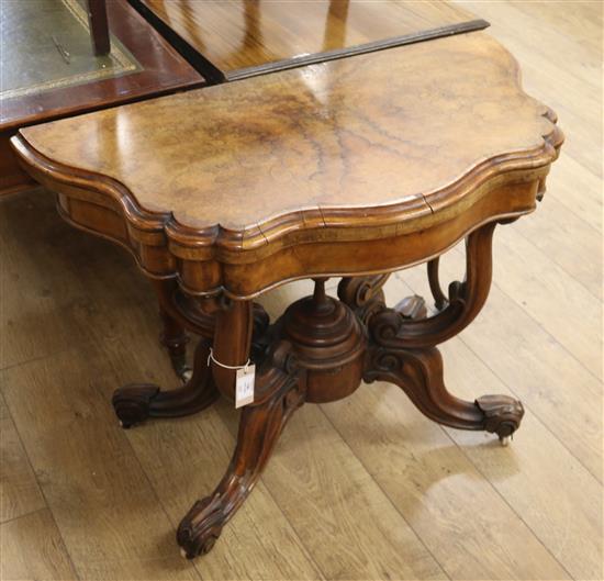 A Victorian figured walnut shaped topped folding card table on a globe base W.91cm A Victorian figured walnut shaped topped folding card table on a globe base W.91cm
