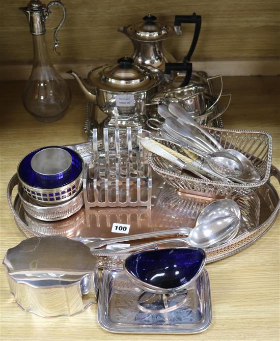 A large quantity of sundry plated wares, including a plated mounted claret jug A large quantity of sundry plated wares, including a plated mounted claret jug