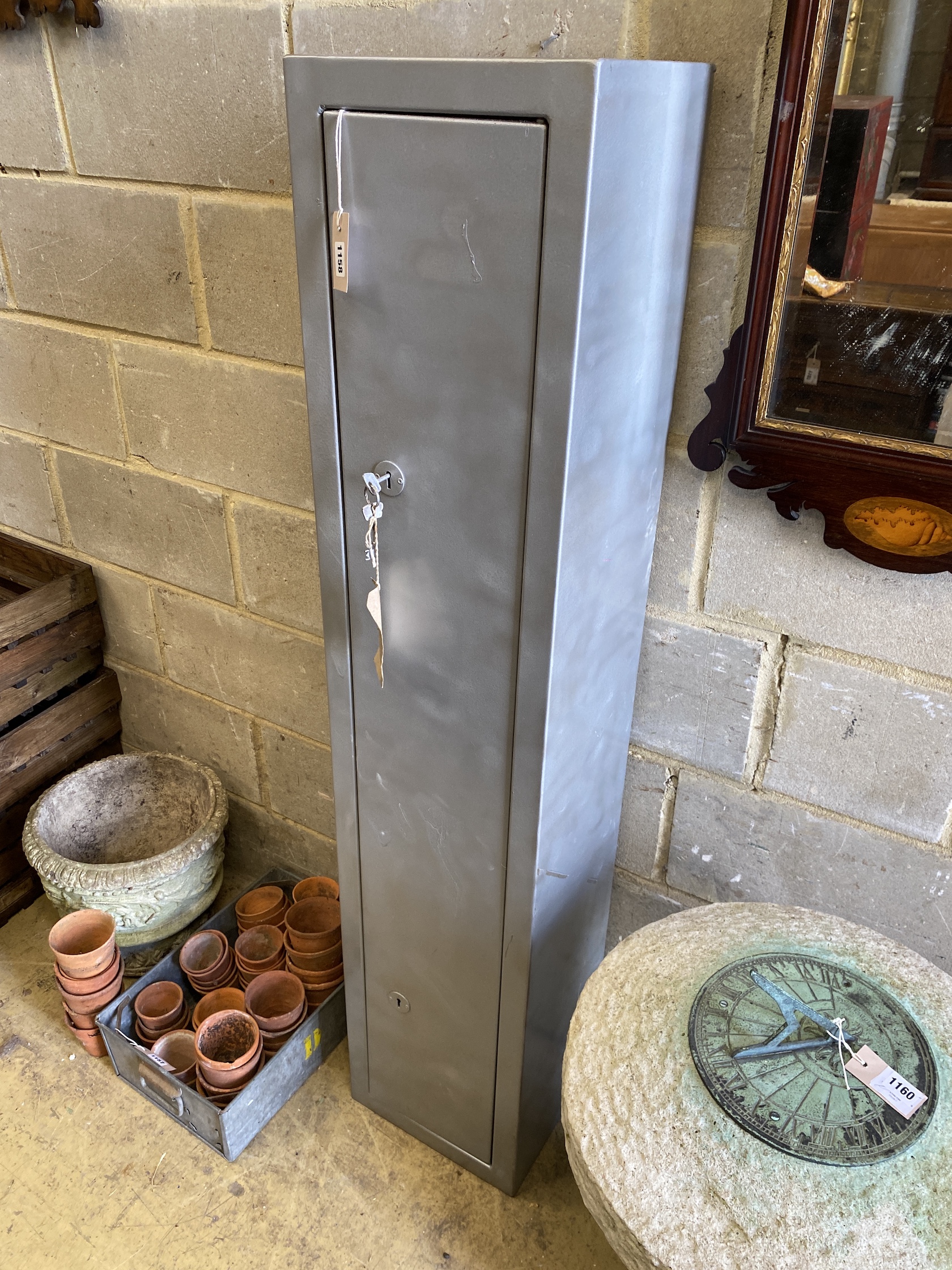 A metal five gun shotgun cabinet with two keys, width 32cm, depth 27cm, height 153cm                                                                                                                                        