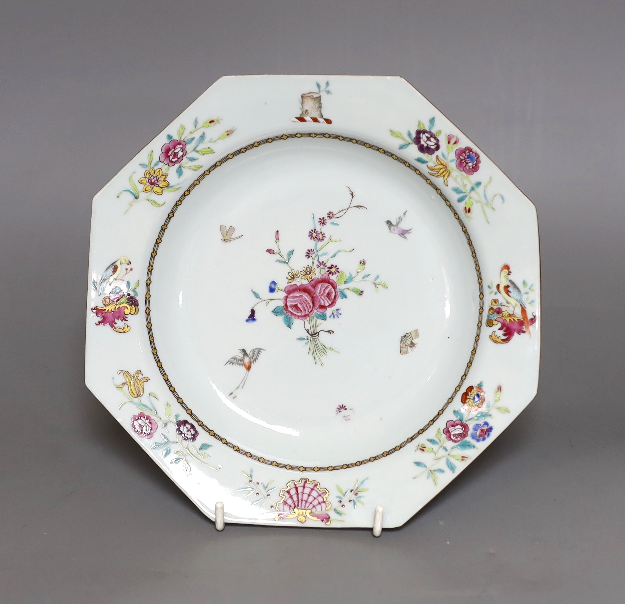 An 18th century Chinese export crested octagonal plate with floral decoration, 21.5cm wide                                                                                                                                  