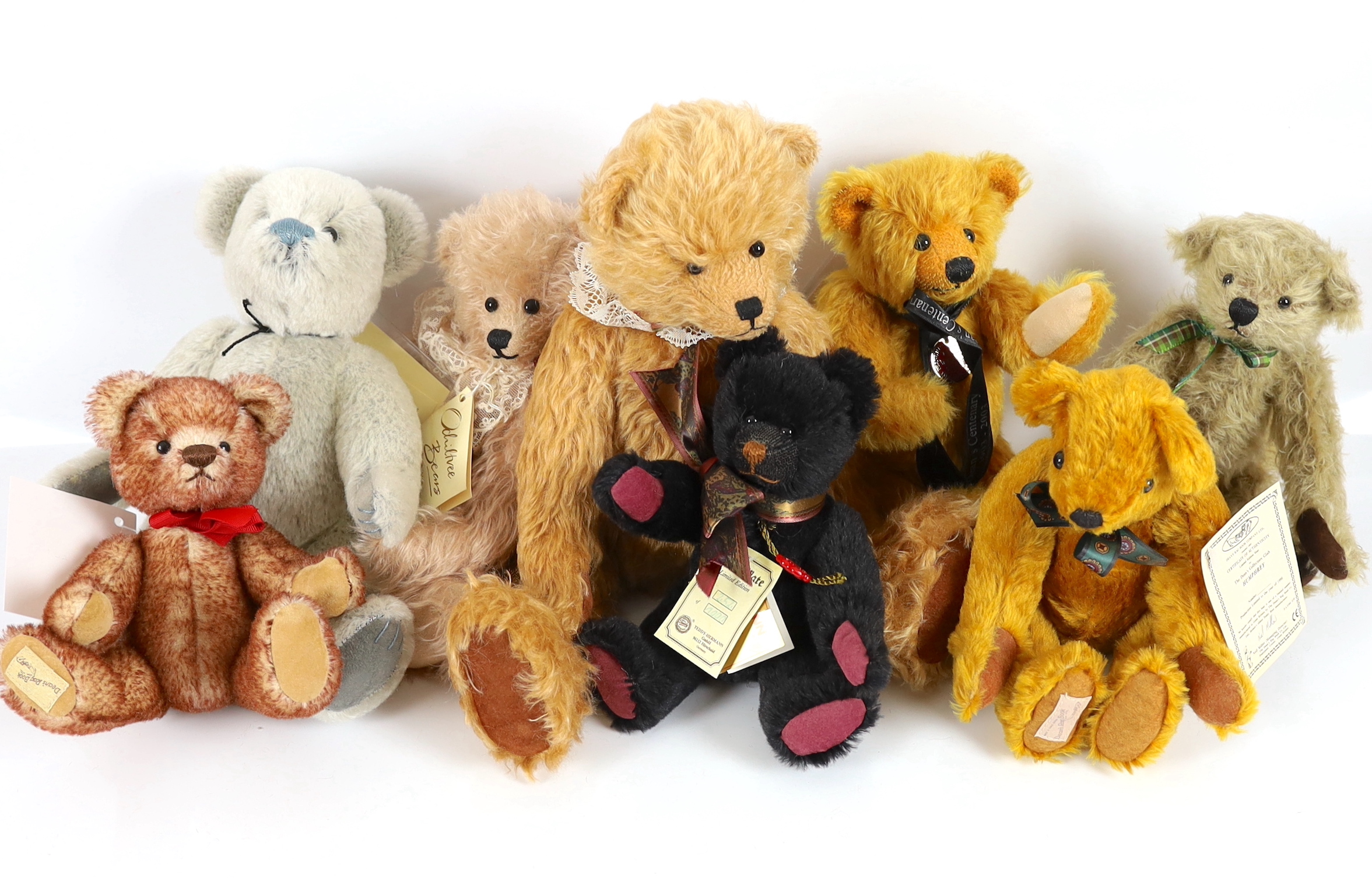 Five Deans bears, one Herman bear and two Artist bears (8)                                                                                                                                                                  