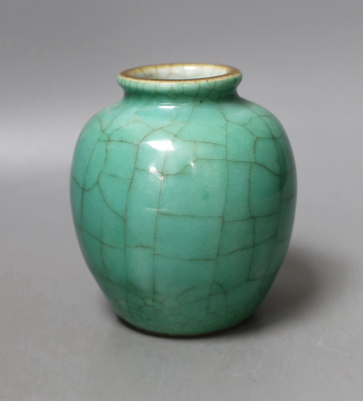 A Chinese green crackle glazed jar, 19th century, 12.5cm                                                                                                                                                                    