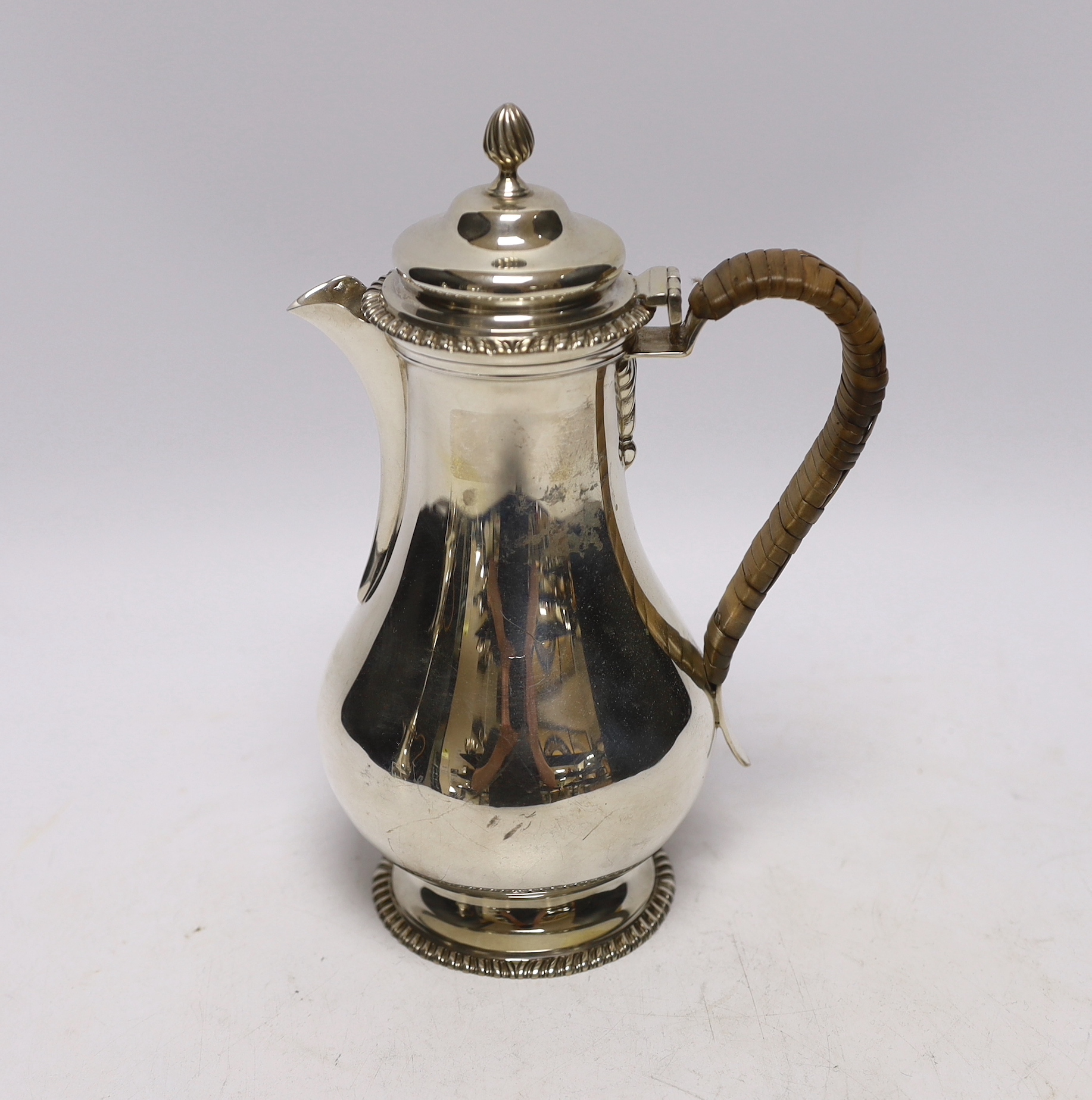 An Edwardian silver baluster hot water pot, London, 1905, height 21cm, gross weight 14.7oz.                                                                                                                                 