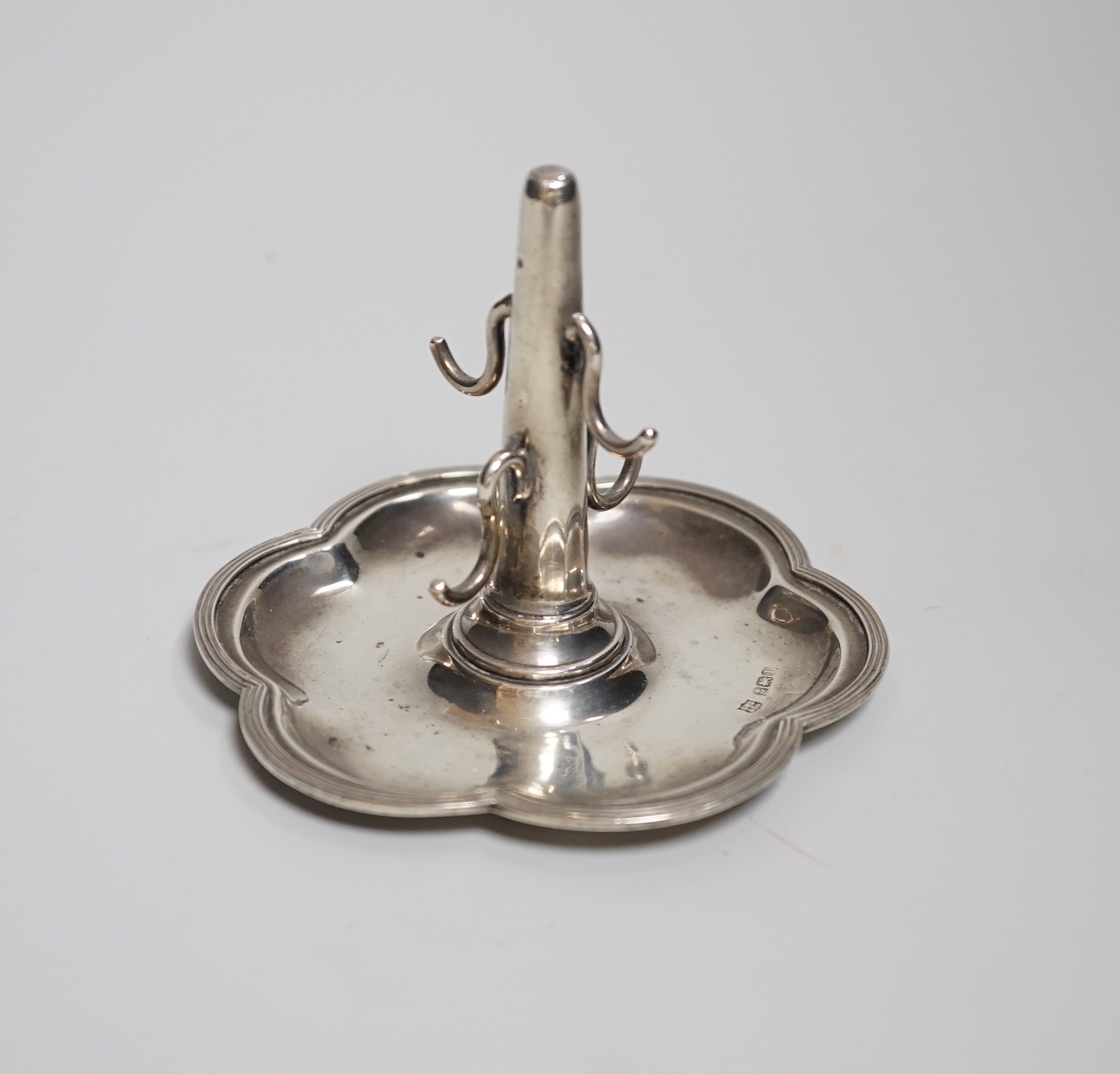 A George V silver ring stand, Birmingham 1910, 7cm, 61 grams                                                                                                                                                                