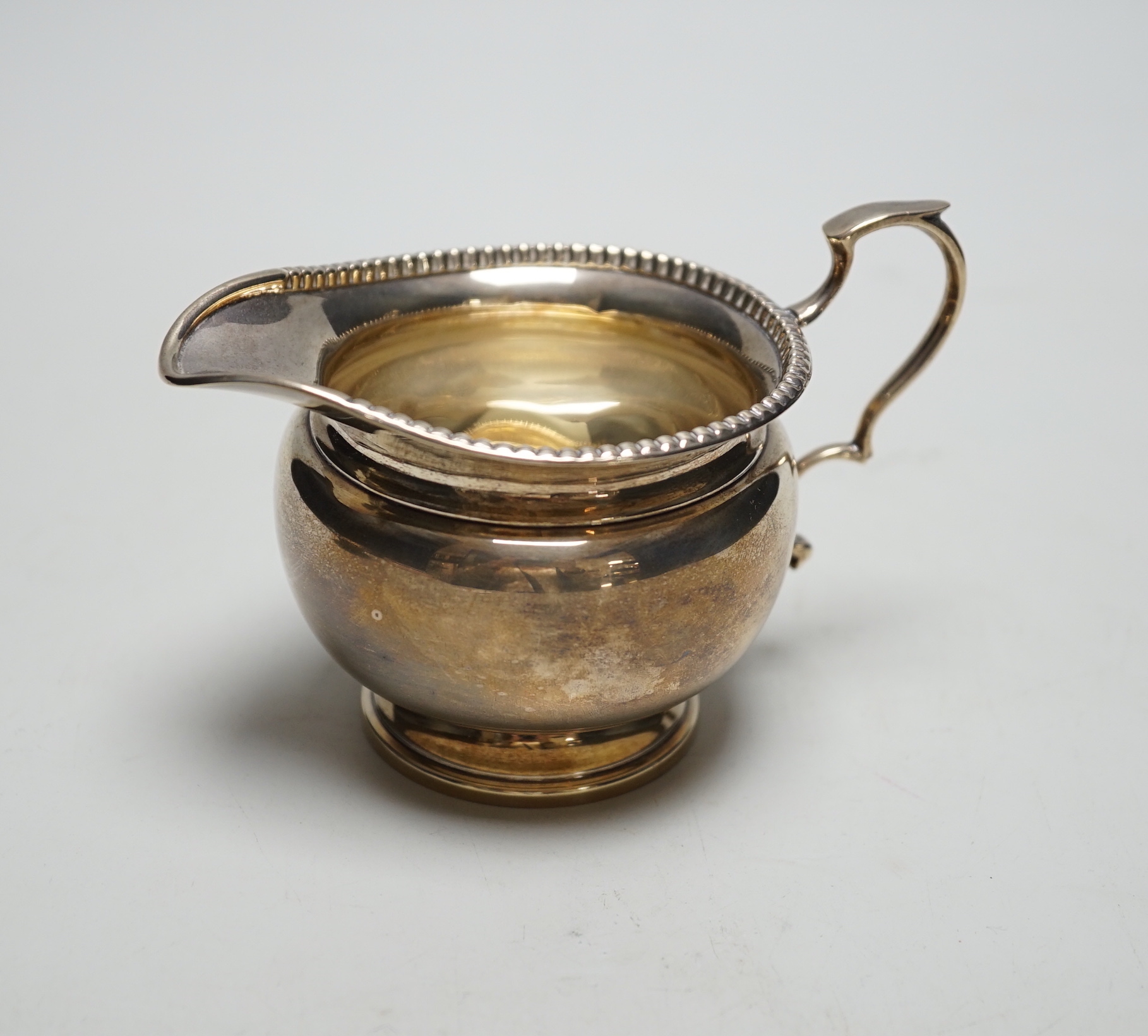 A George V silver cream jug, Harrods Ltd, Birmingham, 1931, 95 grams.                                                                                                                                                       