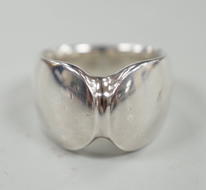A Georg Jensen sterling ring, design no. 100, size K/L.                                                                                                                                                                     