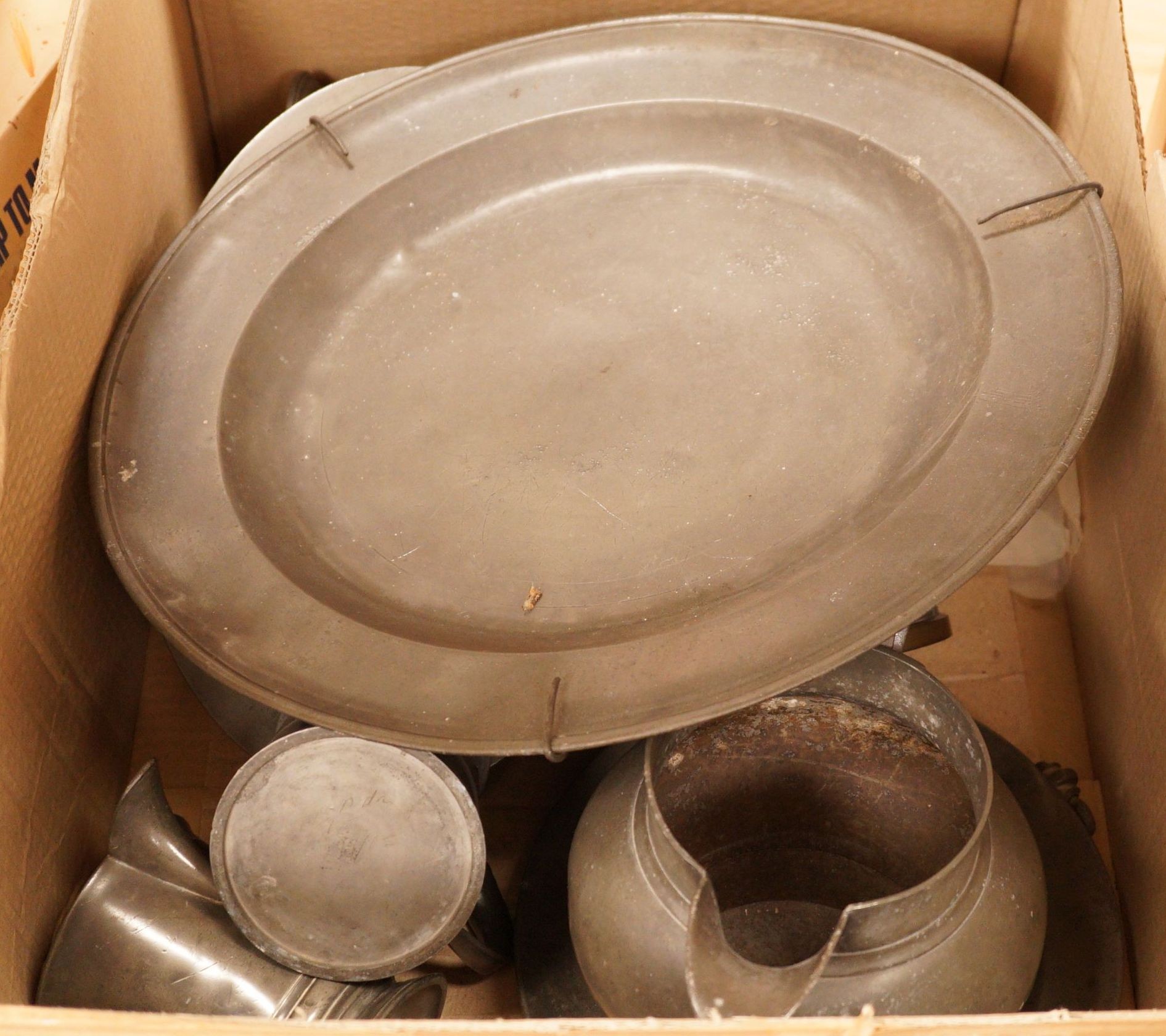 Assorted pewter wares, to include trays, jugs, etc.                                                                                                                                                                         