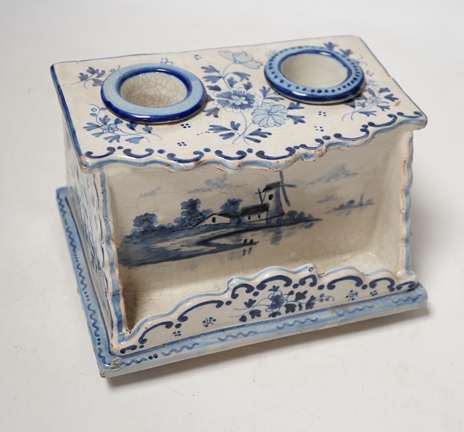 A late 19th century Delft inkstand, 18cm wide                                                                                                                                                                               