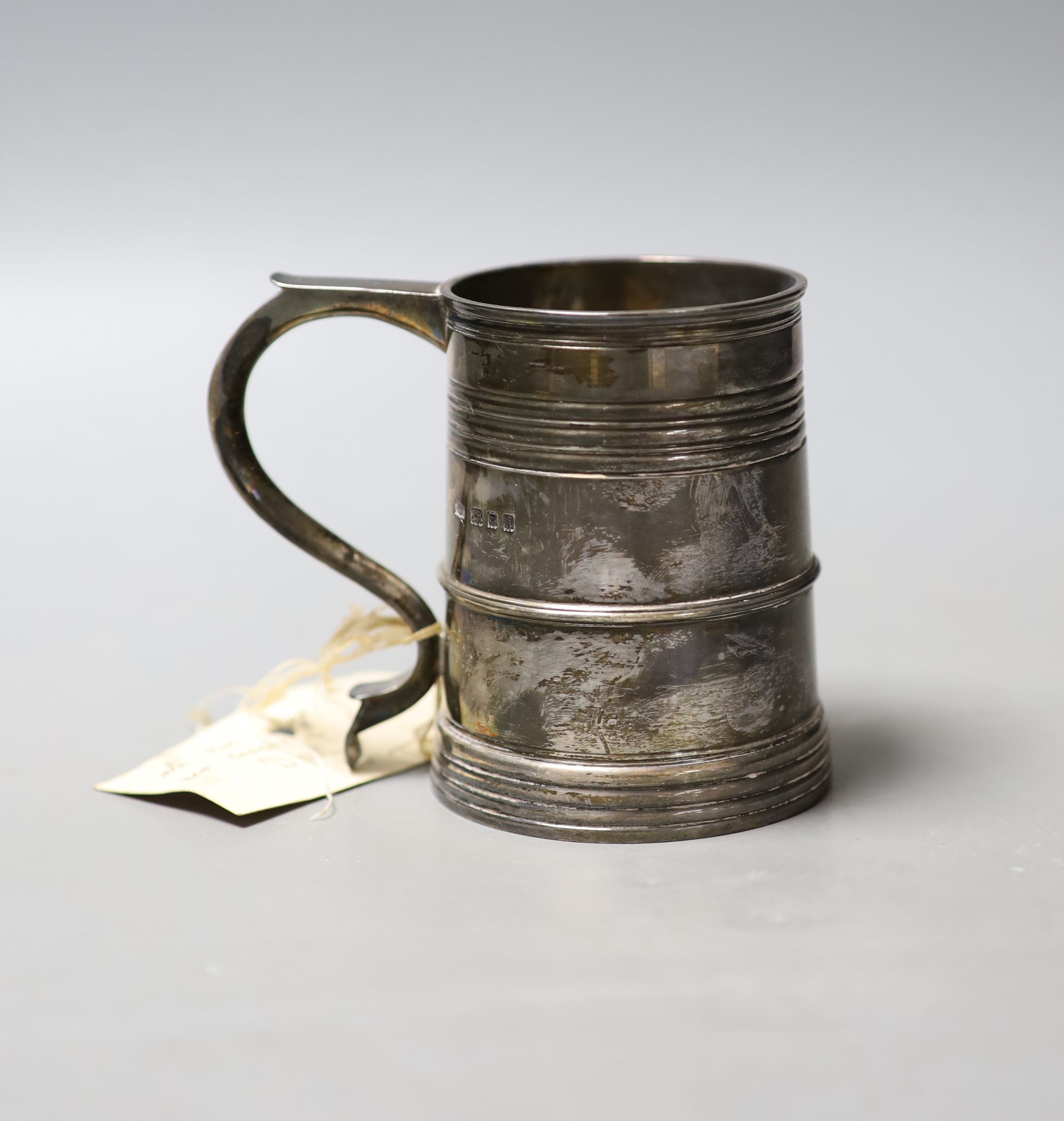 A George V reeded silver christening mug, Mappin & Webb, London, 1924, 91mm, 9oz.                                                                                                                                           
