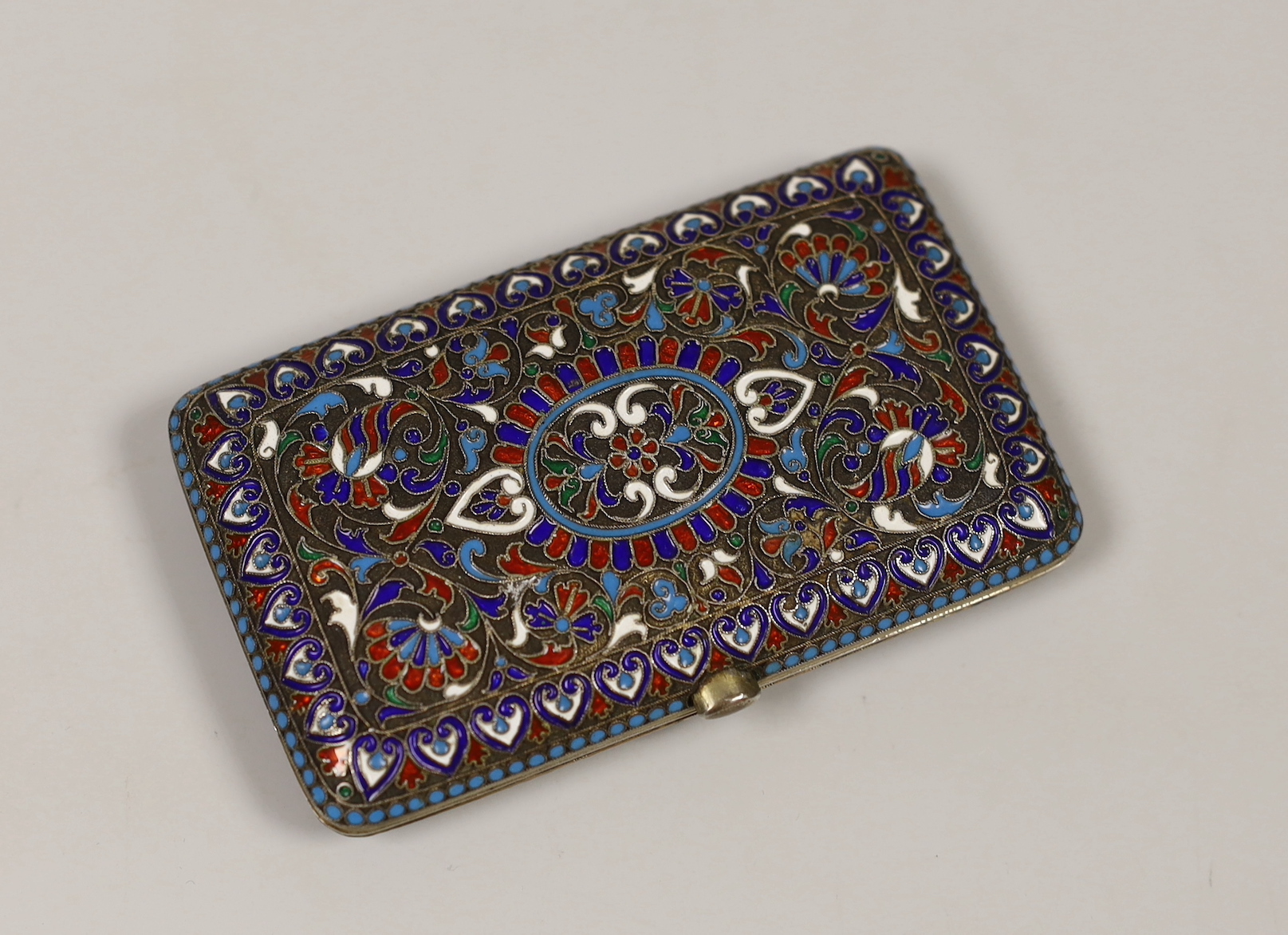 A late 19th/early 20th century Russian 84 zolotnik and cloisonné enamel cigarette case, 97mm, gross weight 135 grams.                                                                                                       