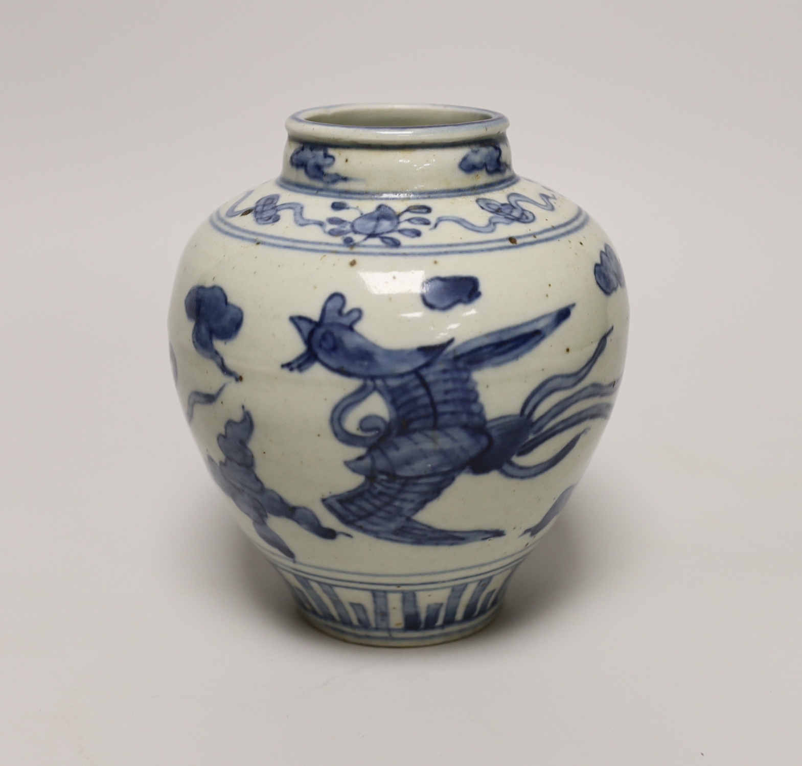 Chinese late Ming blue and white ‘phoenix’ jar, Wanli period, decorated with phoenixes, 14cm high                                                                                                                           