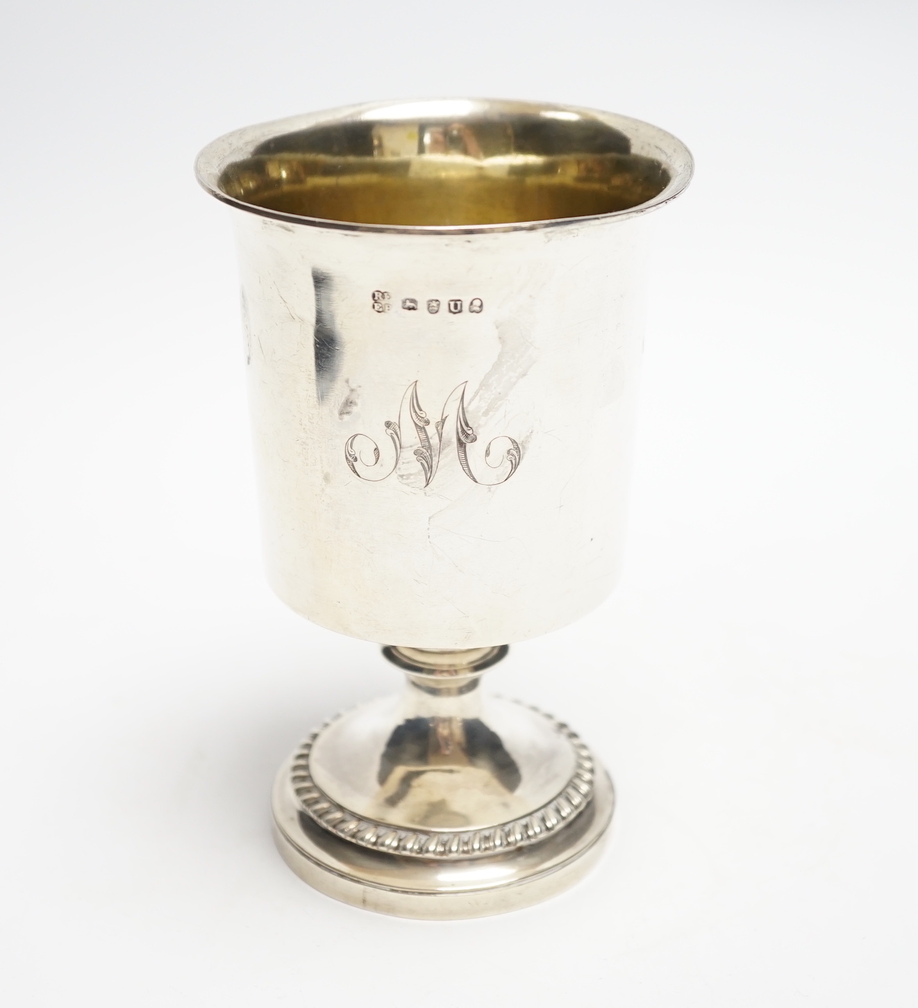 A George III silver goblet by Eames & Barnard, London, 1815, 14.7cm, 7.5oz.                                                                                                                                                 